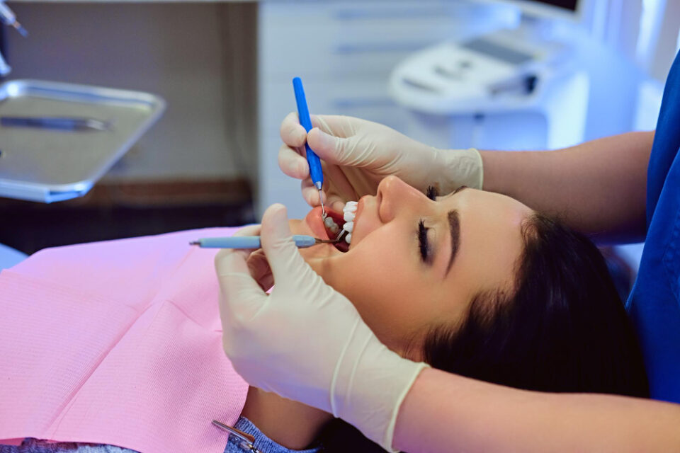CEREC vs zwykła korona w Gdańsku i Gdyni – różnice, ceny i realne efekty leczenia